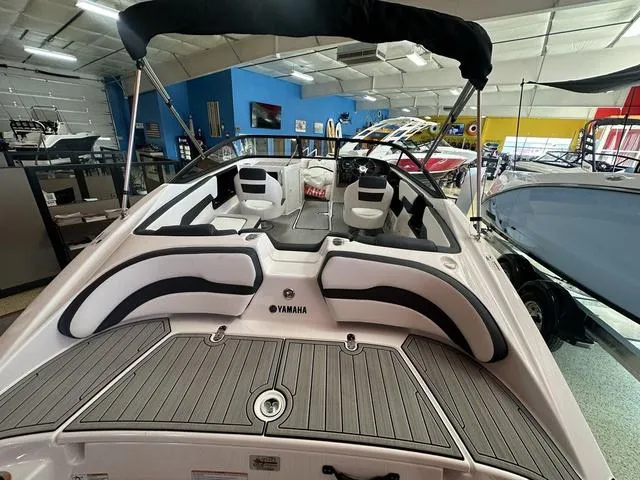 Slide: The Image of 2024 Yamaha Boats SX195 cockpit with steering wheel and captain's chair. - 3