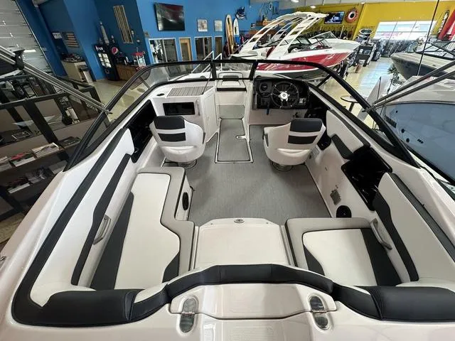 Slide: The Image of 2024 Yamaha Boats SX195, rear view, docked outdoors. - 8