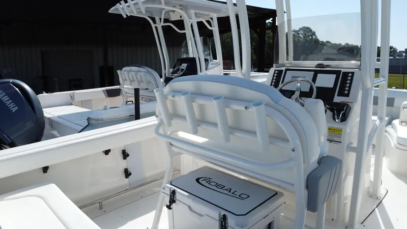 Slide: The Image of Robalo R222 Explorer 2024 - 6