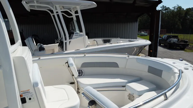 Slide: The Image of Robalo R222 Explorer 2024 - 8