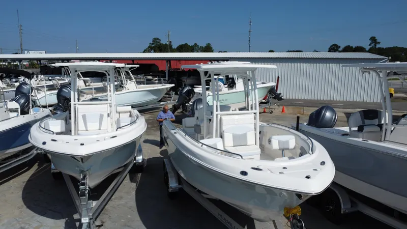 Slide: The Image of Robalo R222 Explorer 2024 - 9