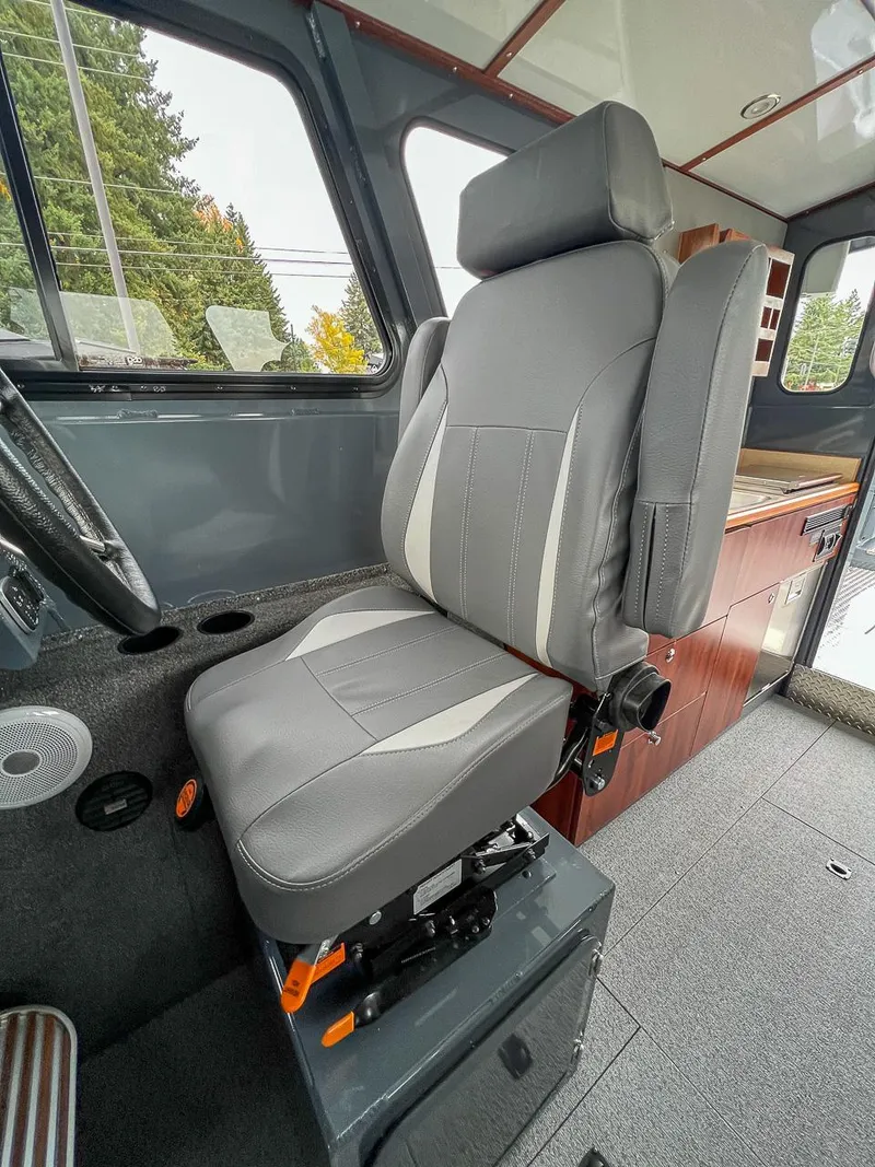 Slide: The Image of Hewescraft 270 Pacific Explorer 2026 - 12