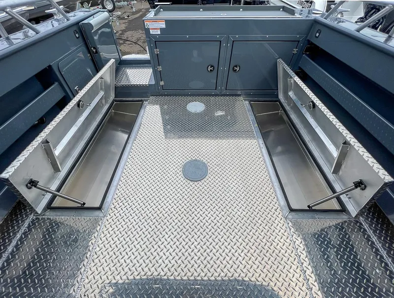 Slide: The Image of Hewescraft 270 Pacific Explorer 2026 - 18