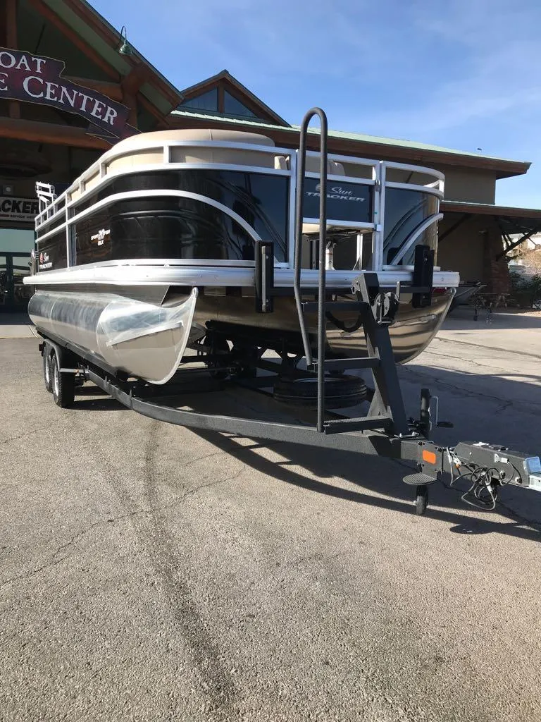 Slide: The Image of 2024 Sun Tracker SportFish 20 DLX pontoon boat on trailer at dealership. - 4