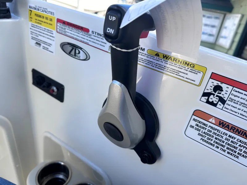 Slide: The Image of 2024 Stingray 172 SC boat throttle control with warning labels. - 13