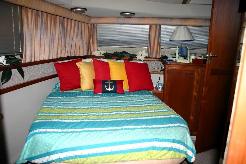 Slide: The Image of Carver 3807 Aft Cabin Motor Yacht 1987 - 33