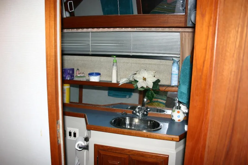 Slide: The Image of Carver 3807 Aft Cabin Motor Yacht 1987 - 36