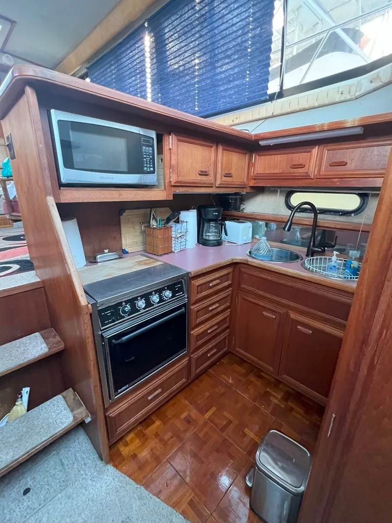 Slide: The Image of Carver Yachts 3807 Aft Cabin Motor Yacht 1987 - 24