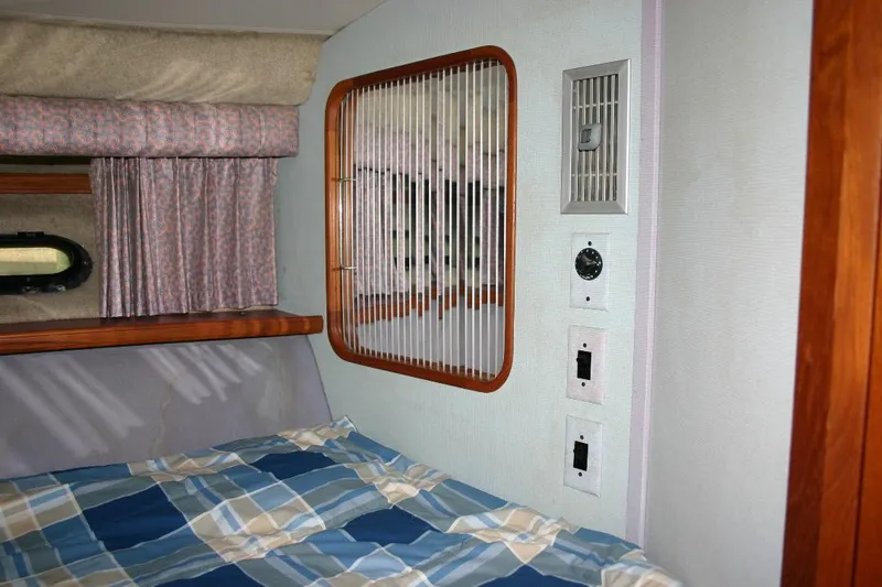 Slide: The Image of Carver Yachts 3807 Aft Cabin Motor Yacht 1987 - 29