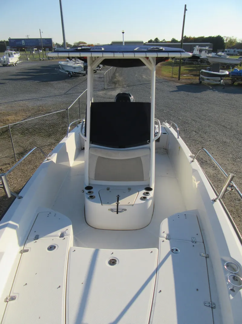Slide: The Image of 2019 Boston Whaler 240 Dauntless boat deck view. - 6