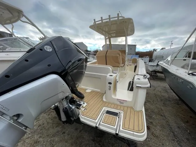 Slide: The Image of Scout 240 XSF 2023 - 3