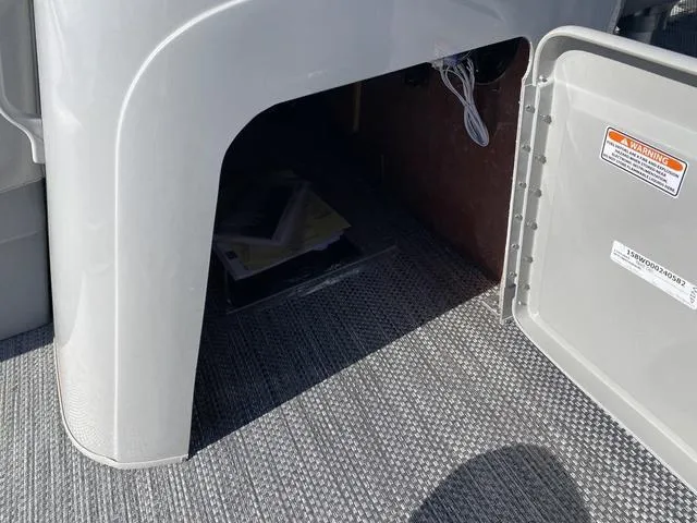 Slide: The Image of Bennington 20 SL - L Bench - Pontoon 2024 - 15