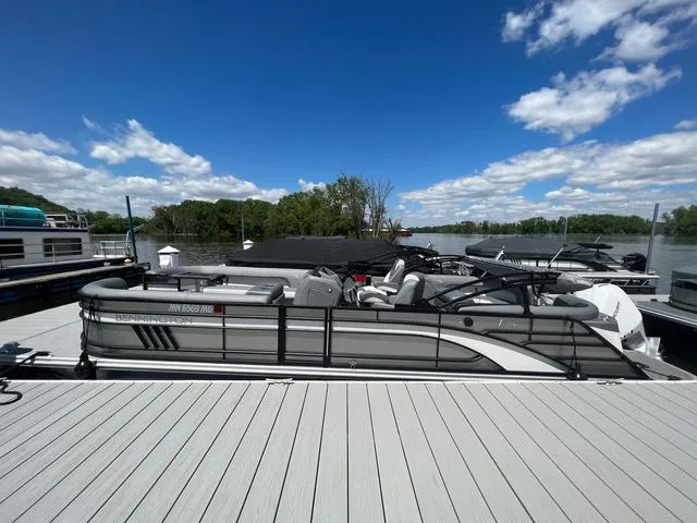 The Image of Bennington L Quad Bench 25 LFB Tritoon 2022 - 1