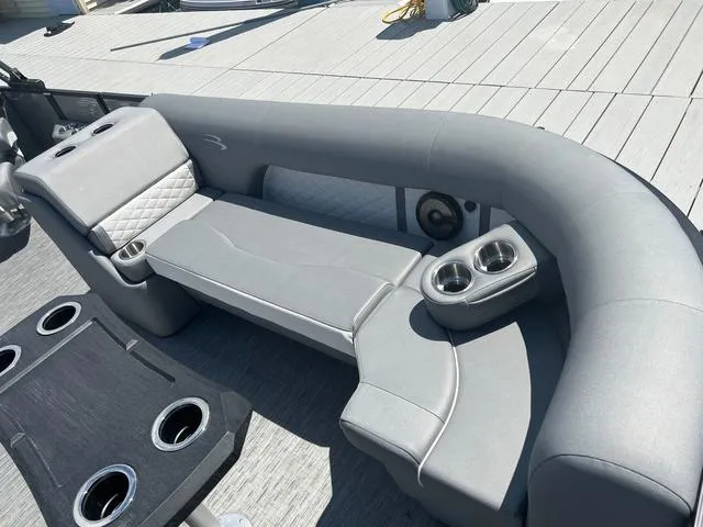 Slide: The Image of Bennington L Quad Bench 25 LFB Tritoon 2022 - 5