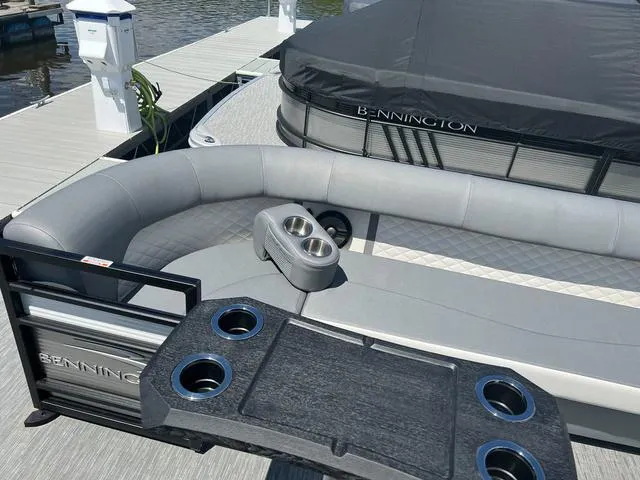 Slide: The Image of Bennington L Quad Bench 25 LFB Tritoon 2022 - 6