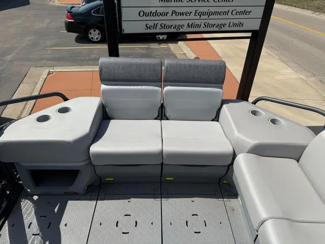 Slide: The Image of Sea-Doo Switch Sport 21 2024 - 9