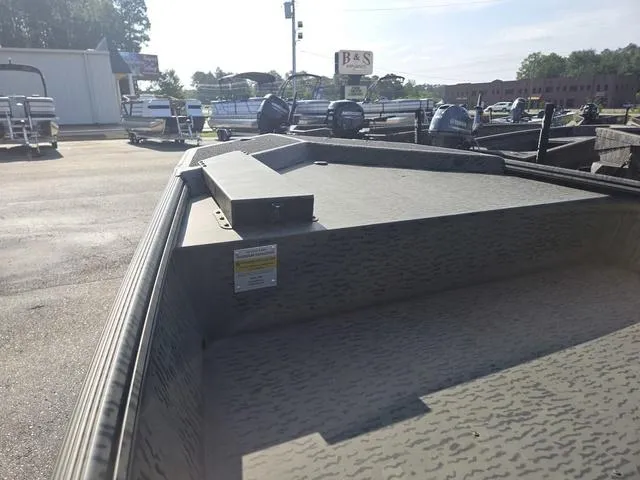 Slide: The Image of War Eagle 860 Ldsv 2024 - 10