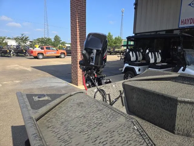 Slide: The Image of War Eagle 860 Ldsv 2024 - 17