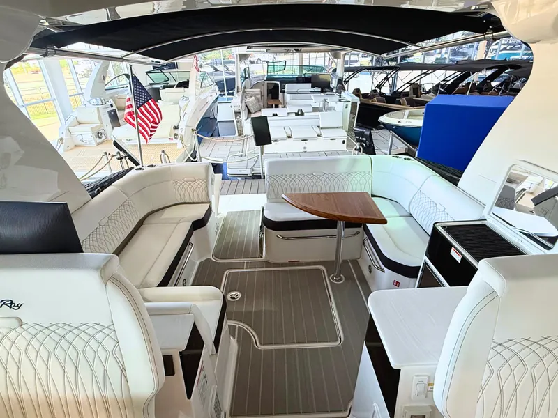 Slide: The Image of Sea Ray Sundancer 370 2027 - 10