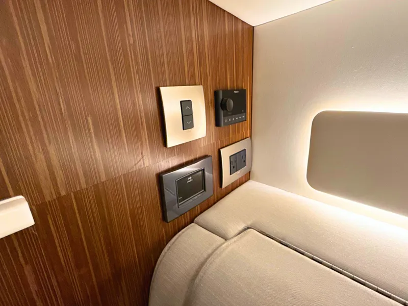 Slide: The Image of Sea Ray Sundancer 370 2027 - 33