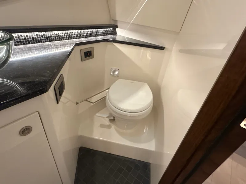 Slide: The Image of Sea Ray Sundancer 370 2027 - 43