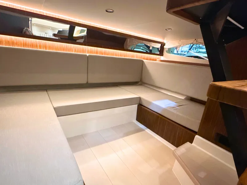 Slide: The Image of Sea Ray Sundancer 370 2027 - 38