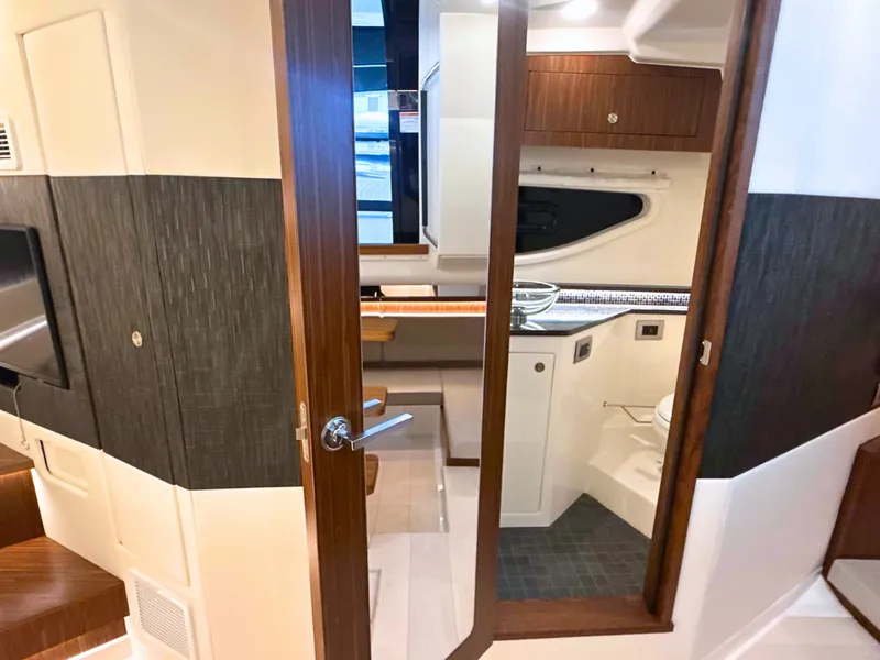 Slide: The Image of Sea Ray Sundancer 370 2027 - 40