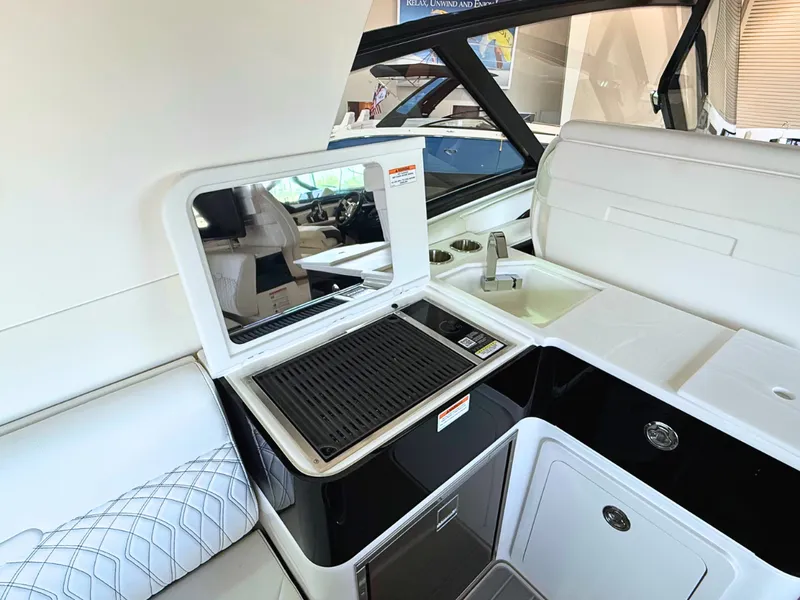 Slide: The Image of Sea Ray Sundancer 370 2027 - 14