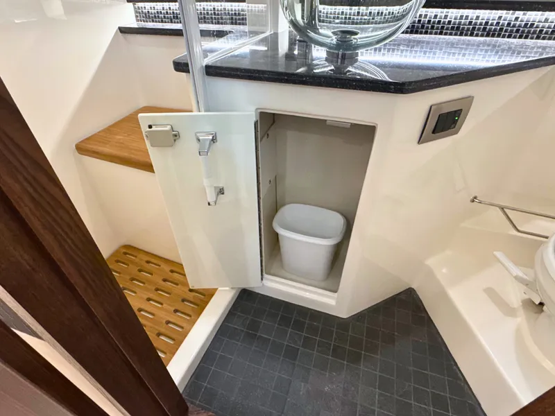 Slide: The Image of Sea Ray Sundancer 370 2027 - 46