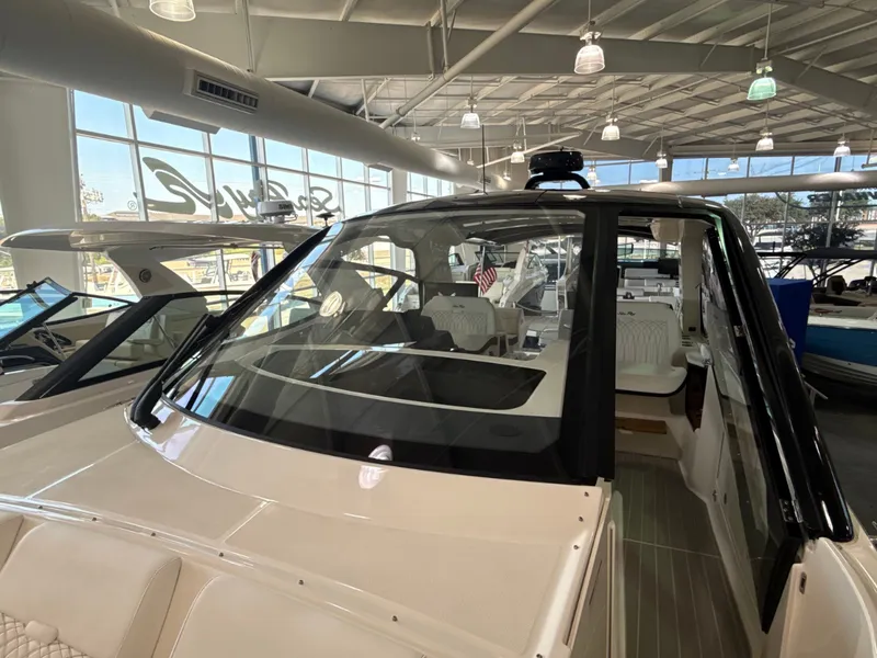 Slide: The Image of Sea Ray Sundancer 370 2027 - 49