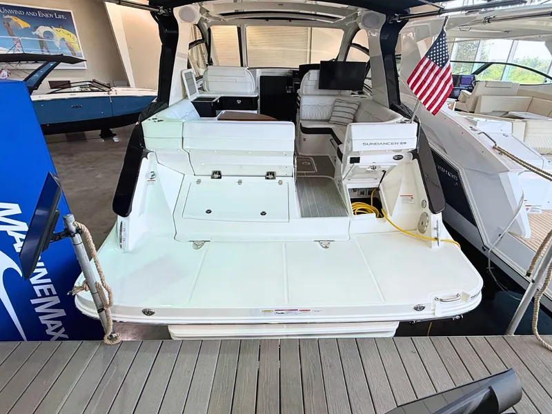 Slide: The Image of Sea Ray Sundancer 370 2027 - 3