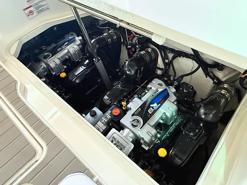 Slide: The Image of Sea Ray Sundancer 370 2027 - 57