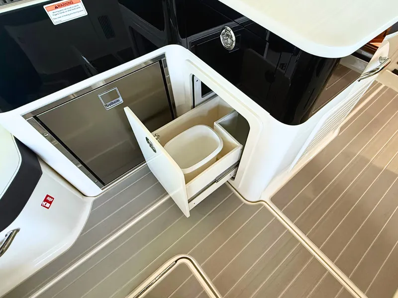 Slide: The Image of Sea Ray Sundancer 370 2027 - 18