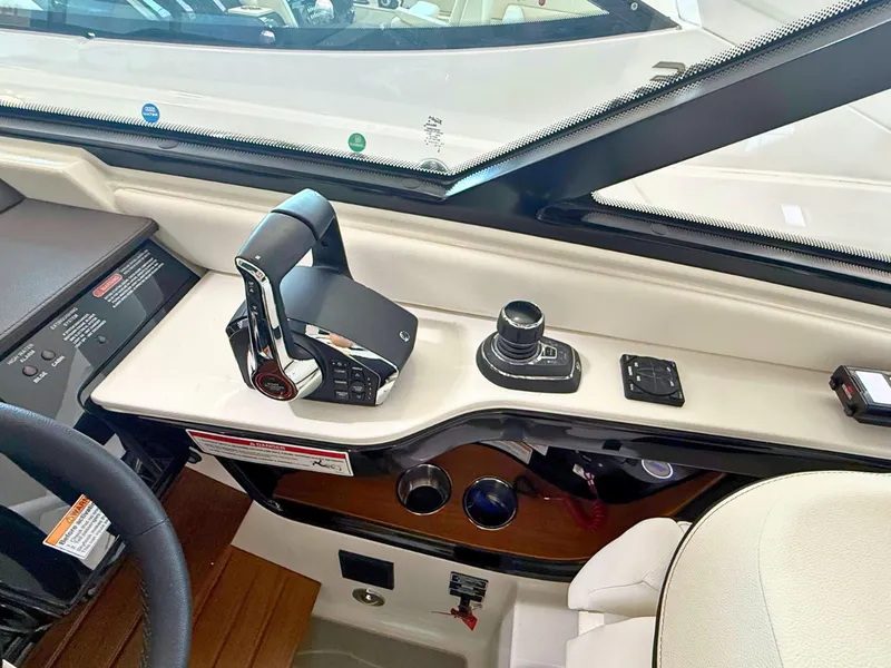 Slide: The Image of Sea Ray Sundancer 370 2027 - 27