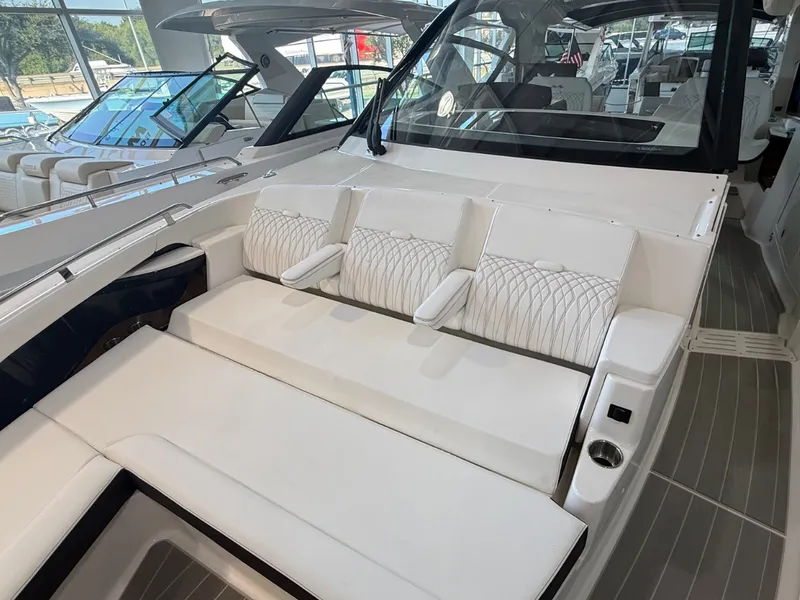 Slide: The Image of Sea Ray Sundancer 370 2027 - 48