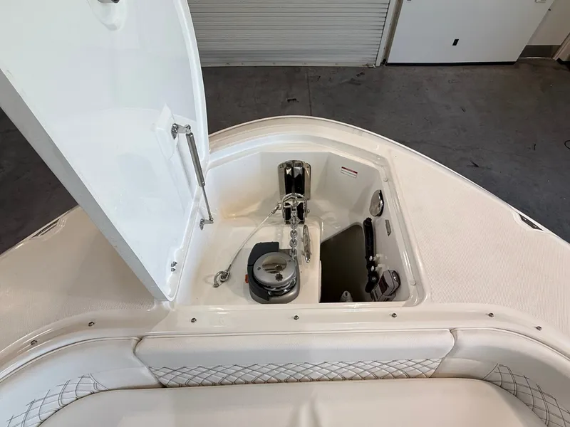 Slide: The Image of Sea Ray Sundancer 370 2027 - 51