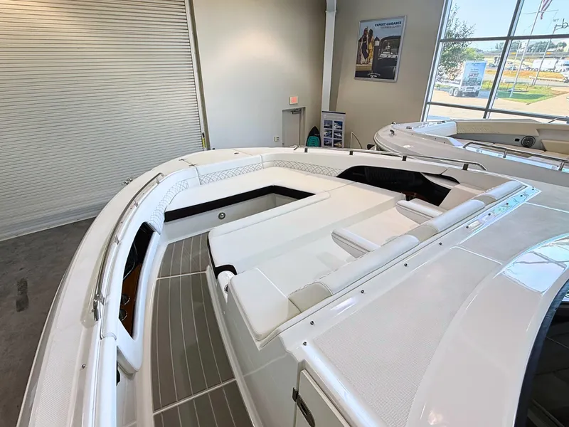 Slide: The Image of Sea Ray Sundancer 370 2027 - 47