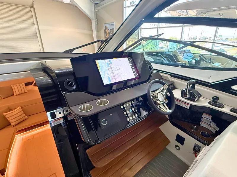 Slide: The Image of Sea Ray Sundancer 370 2027 - 23