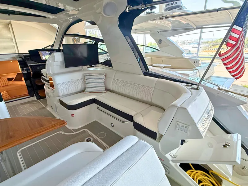 Slide: The Image of Sea Ray Sundancer 370 2027 - 8