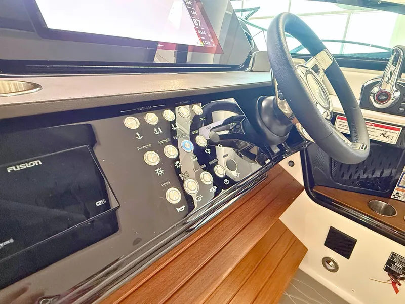 Slide: The Image of Sea Ray Sundancer 370 2027 - 26