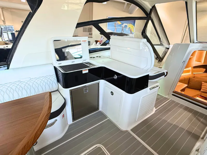 Slide: The Image of Sea Ray Sundancer 370 2027 - 13
