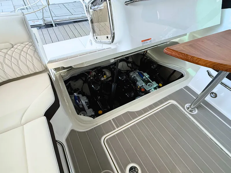 Slide: The Image of Sea Ray Sundancer 370 2027 - 56
