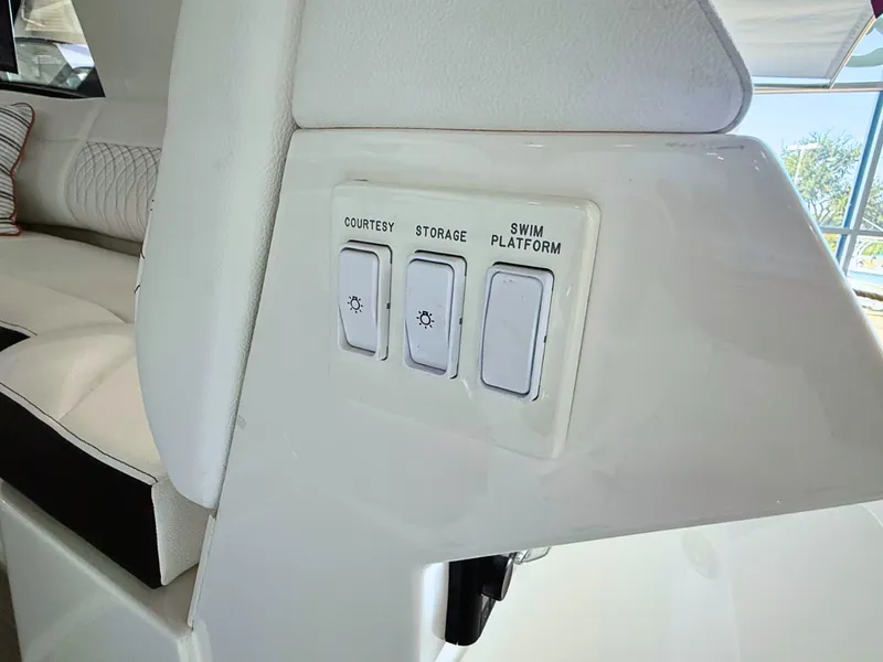 Slide: The Image of Sea Ray Sundancer 370 2027 - 54