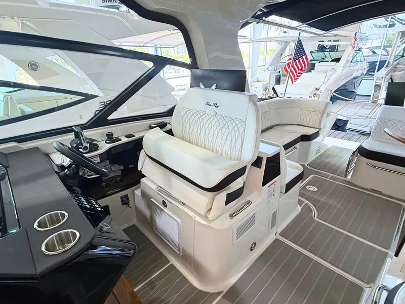 Slide: The Image of Sea Ray Sundancer 370 2027 - 21