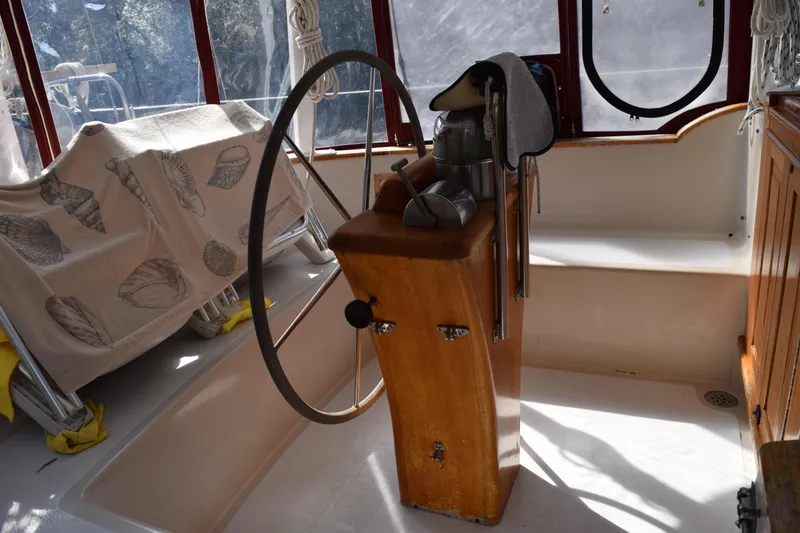 Slide: The Image of Sparkman & Stephens Sunward 48 1989 - 26