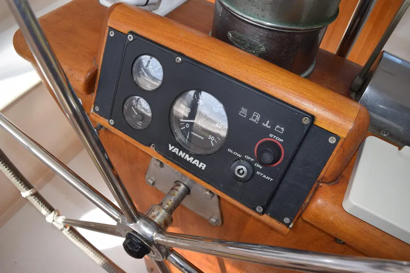 Slide: The Image of Sparkman & Stephens Sunward 48 1989 - 27