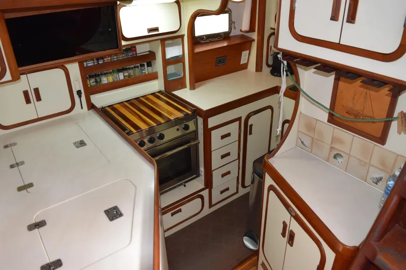 Slide: The Image of Sparkman & Stephens Sunward 48 1989 - 35