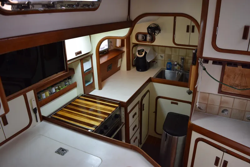 Slide: The Image of Sparkman & Stephens Sunward 48 1989 - 36