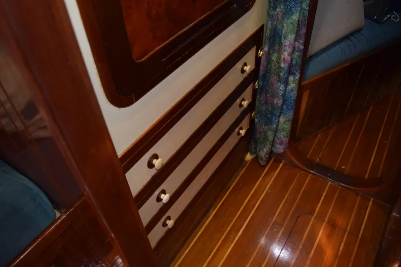 Slide: The Image of Sparkman & Stephens Sunward 48 1989 - 39