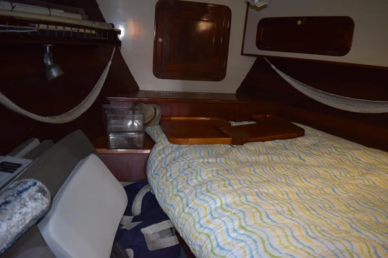 Slide: The Image of Sparkman & Stephens Sunward 48 1989 - 40